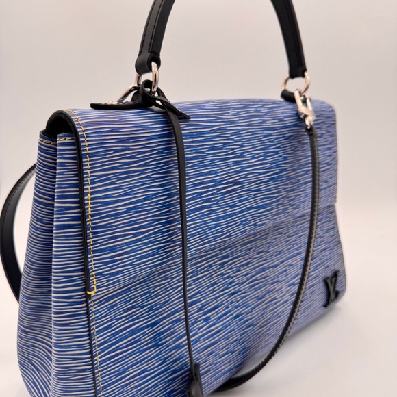 LOUIS VUIITTON Epi Leather Cluny - Picture 2 of 15